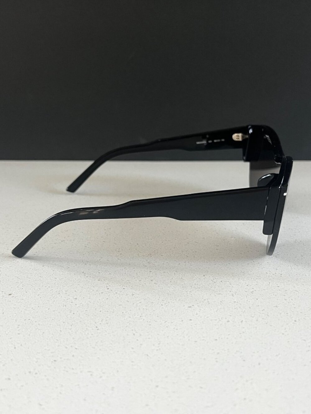 Balenciaga Shield BB0004S sunglasses in shiny black - Picture 4 of 10